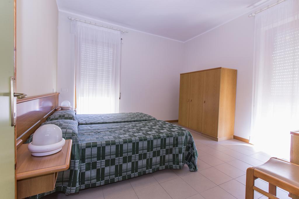 Hotel Residence Ulivi E Palme Кальярі Екстер'єр фото