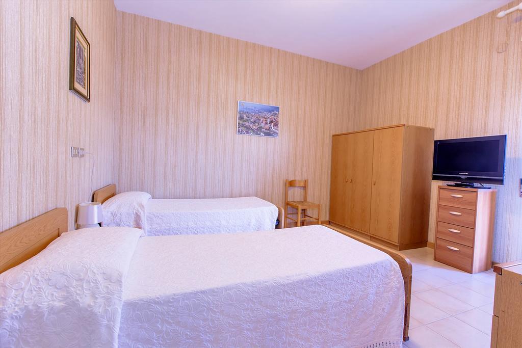 Hotel Residence Ulivi E Palme Кальярі Екстер'єр фото