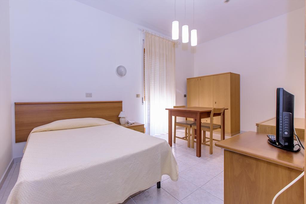 Hotel Residence Ulivi E Palme Кальярі Екстер'єр фото