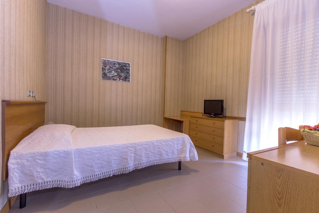Hotel Residence Ulivi E Palme Кальярі Екстер'єр фото