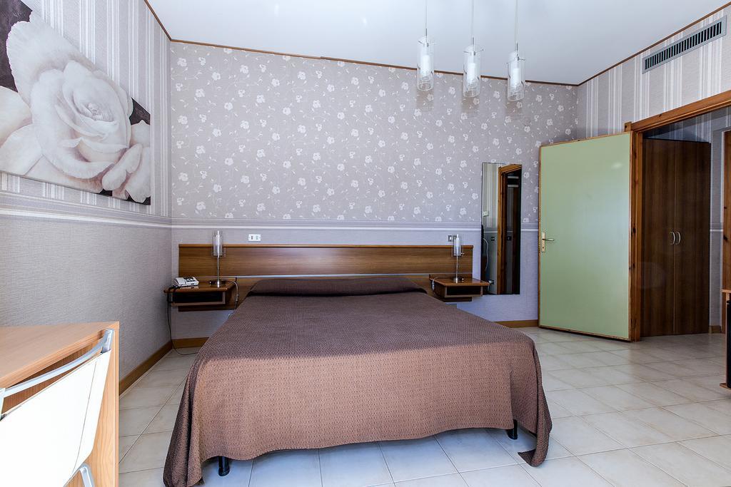 Hotel Residence Ulivi E Palme Кальярі Екстер'єр фото