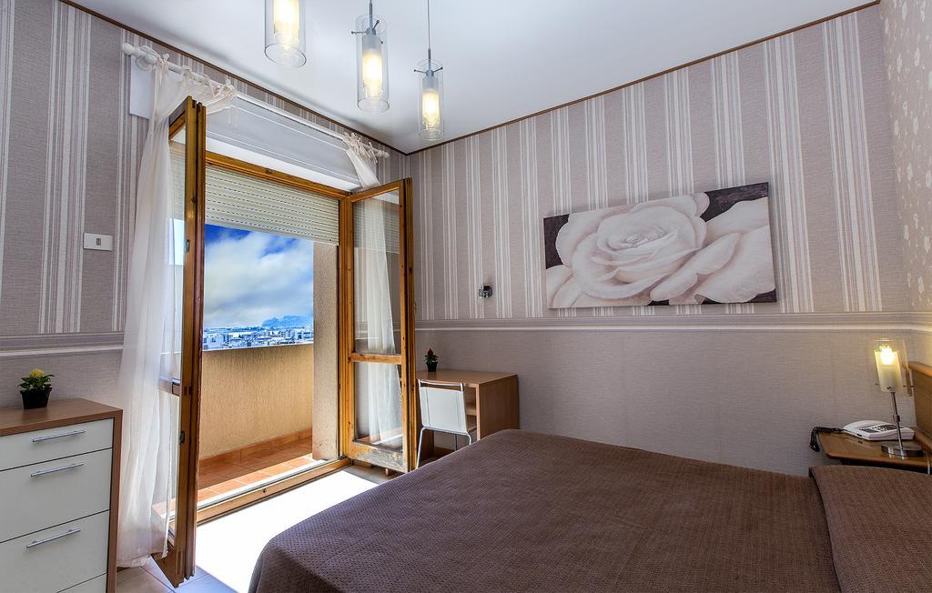Hotel Residence Ulivi E Palme Кальярі Екстер'єр фото