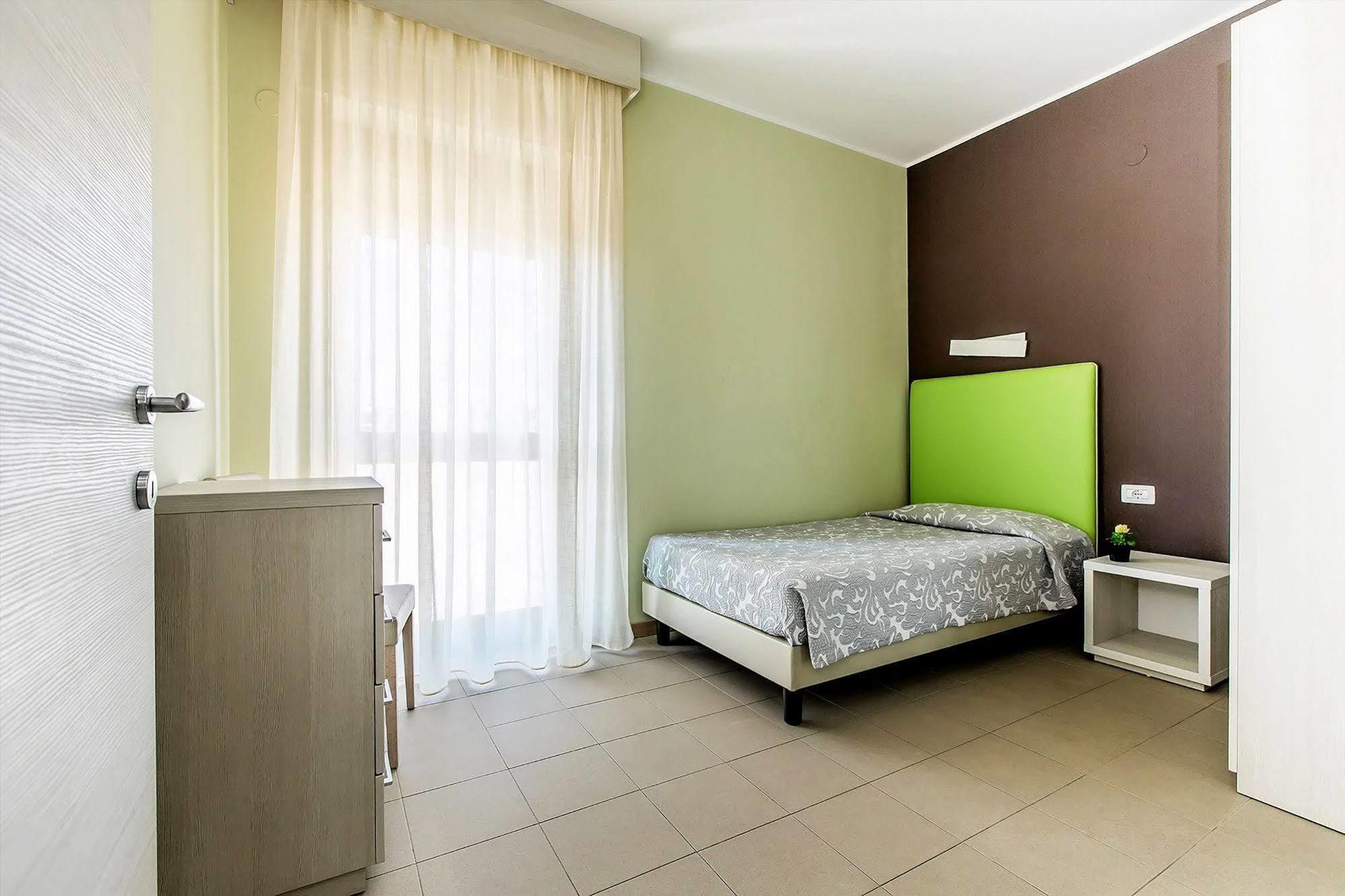 Hotel Residence Ulivi E Palme Кальярі Екстер'єр фото